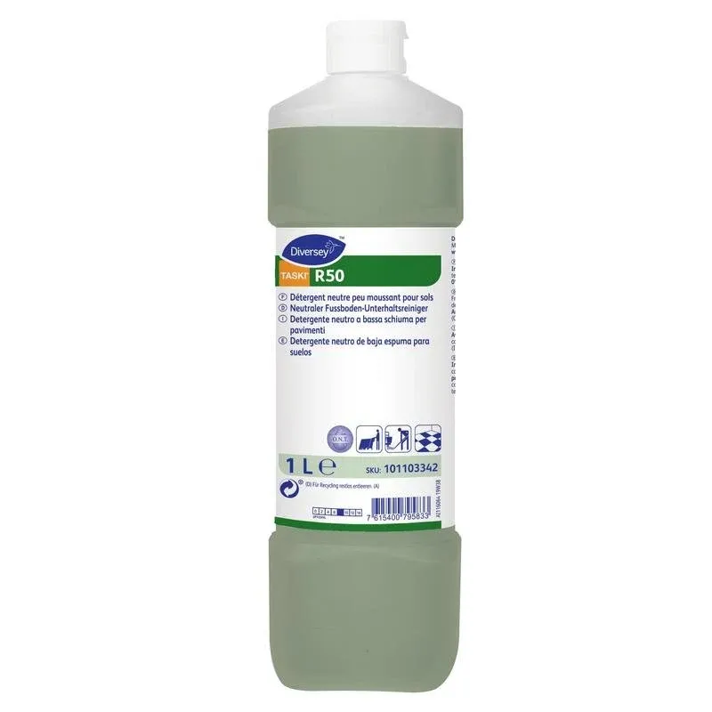 Eine 1-Liter-Flasche Diversey TASKI R50 Fußbodenunterhaltsreiniger von Diversey Deutschland GmbH & Co. OHG verfügt über ein weißes Etikett, grüne Flüssigkeit und Symbole zur Verwendung und empfohlenen Oberflächen für eine effektive Bodenpflege.