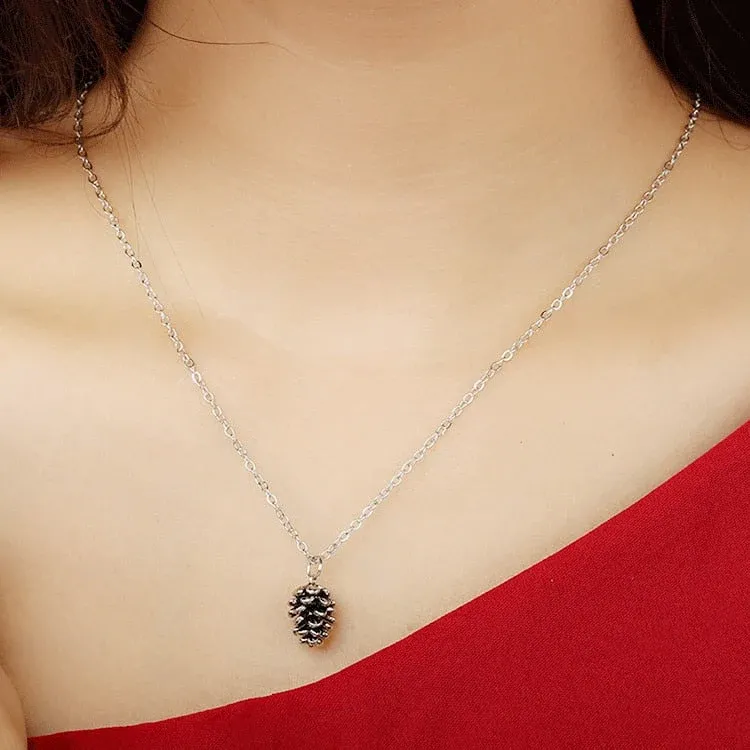 Elegant Pinecone Vintage Necklace - Image 0