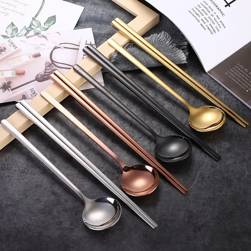 Koreanisches Besteckset mit langem Stiel